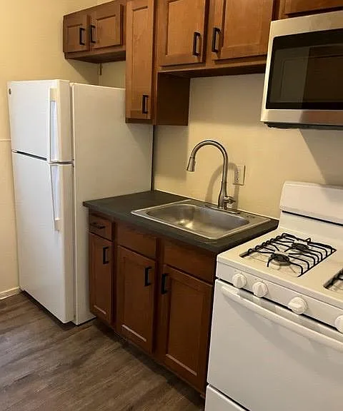 312 Kelly Ave #3 — Photo 1