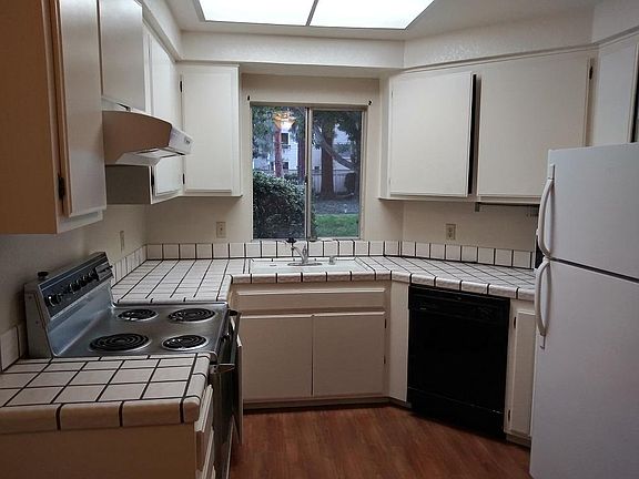 3rd image of 1096 Cedar Gables Dr