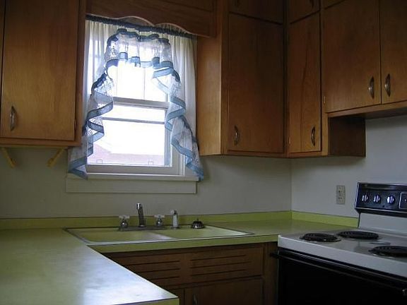 3rd image of 208 S Lake Dr