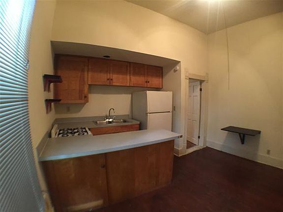 3rd image of 908 W 22nd St APT D