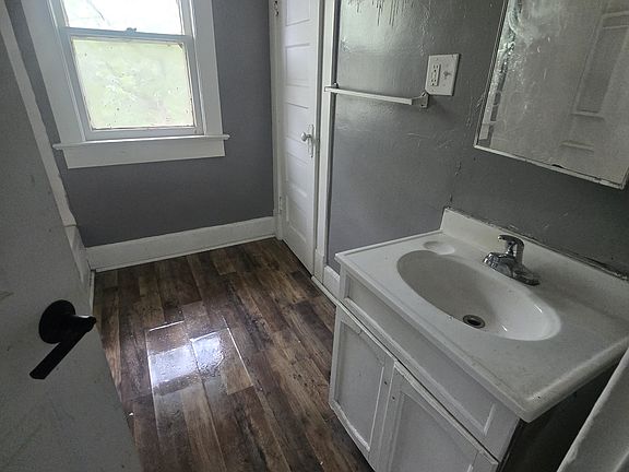 4th image of 542 Orena Ave