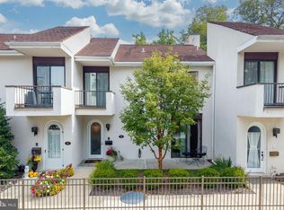 2 Ile Dhuyere #2, Devon, PA 19333