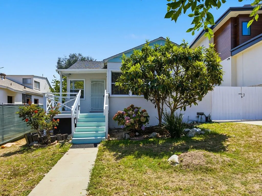 2 bed, 820 sqft, $4,950 — Photo 1