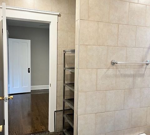 5th image of 601 Elgin Ave #1