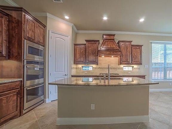 3rd image of 7123 Isle Royal Ln