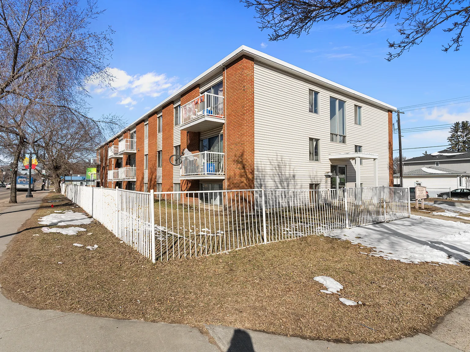 Beacon Arms Limited Time Free Early Move-In! — Photo 2