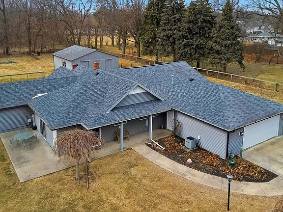 3rd image of 1307 Sinnissippi Park Rd