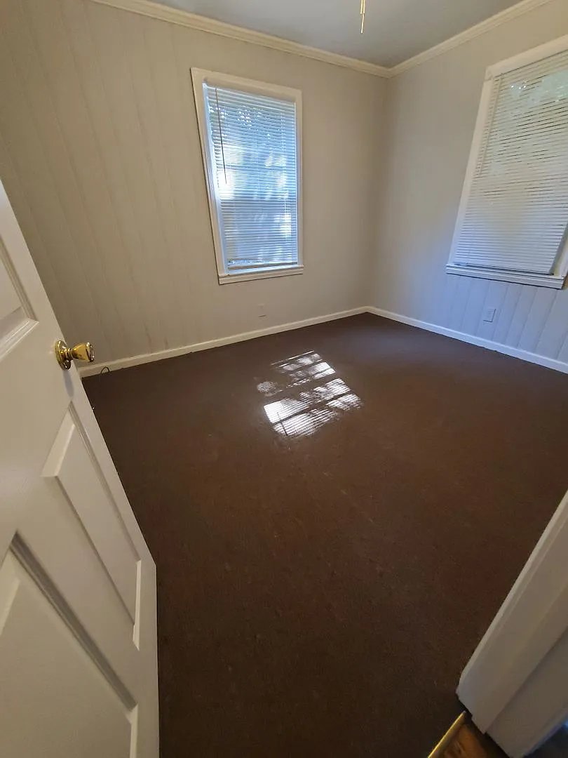 114 NE. Glenn Avenue — Photo 3