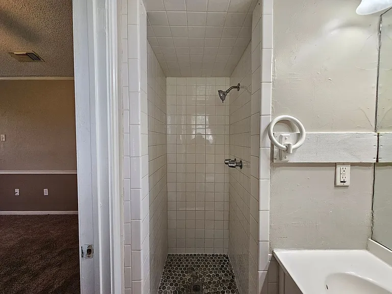 4508 Tanglewood Cir — Photo 15