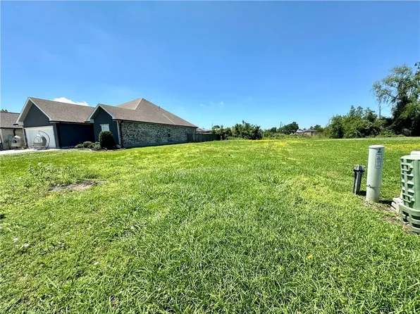 18 Mary Ann Pl, Gretna, LA 70053