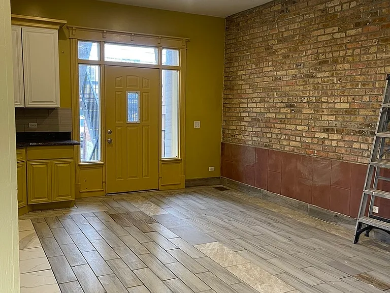 3341 W Walnut St #1 — Photo 2
