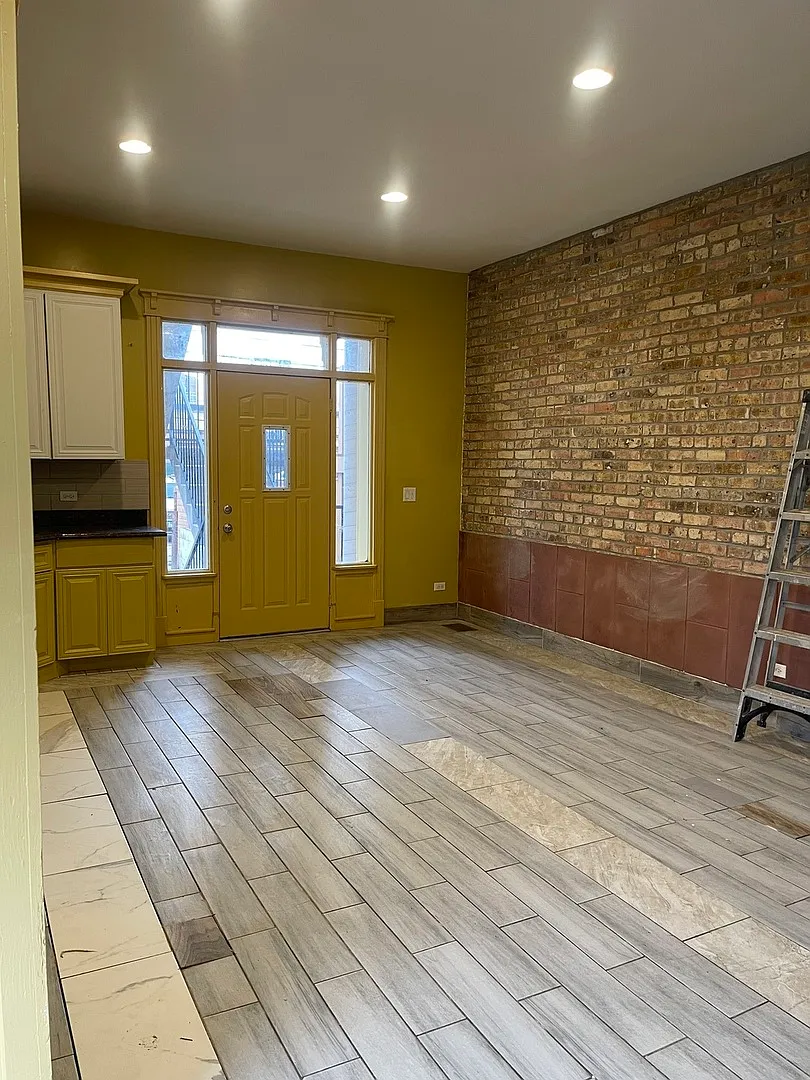 Building Photo - 3341 W Walnut St #1