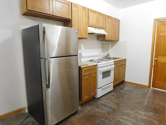 5th image of 301 E 88th St #3E