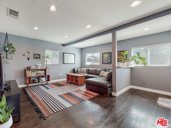 4th image of 3109 Chaucer St