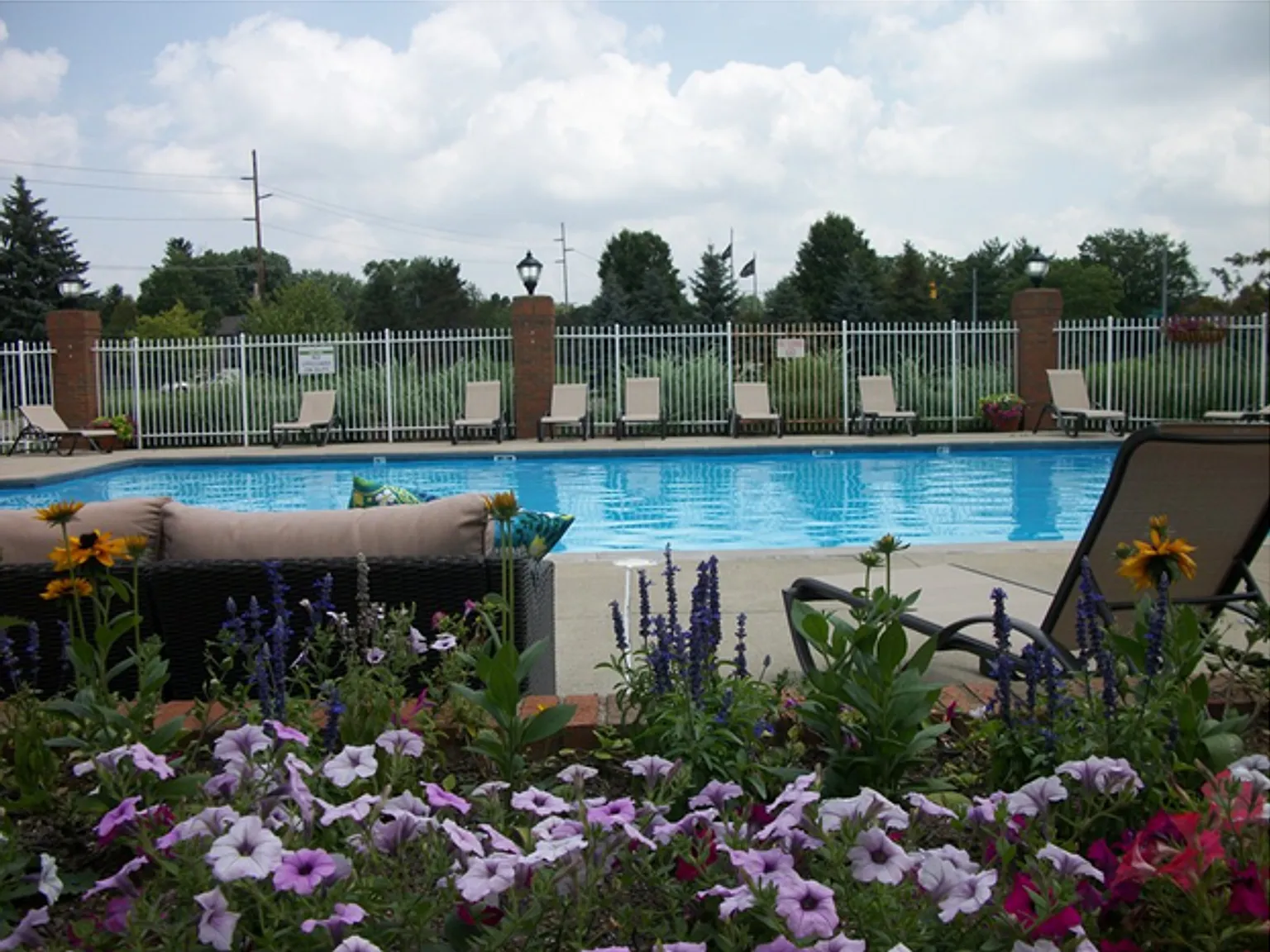 First Floor 2 Bedroom in Peaceful Community! — Photo 4