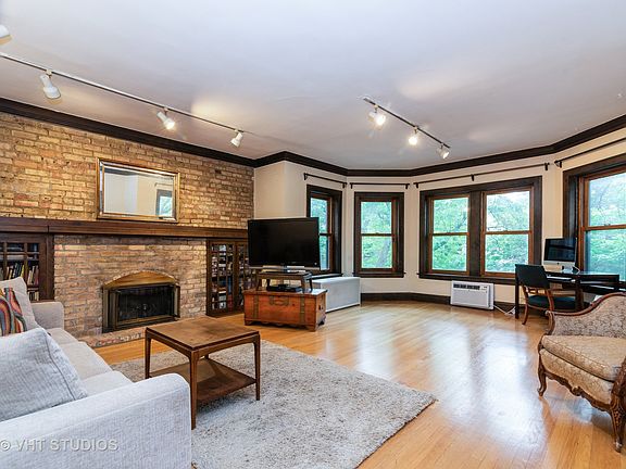 3rd image of 1409 W Elmdale Ave #3W