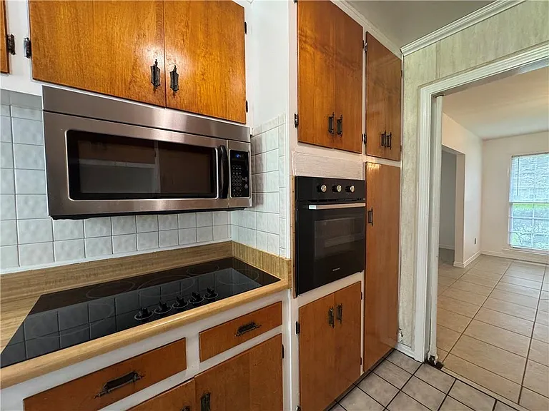1054 Gallen Ct — Photo 3