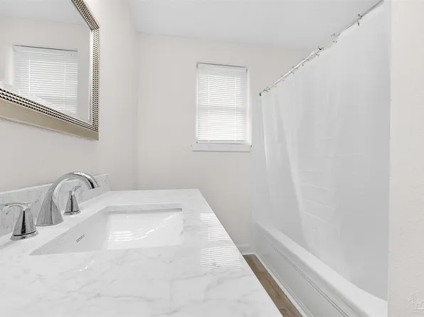 1807 N West St, Pensacola, FL 32505