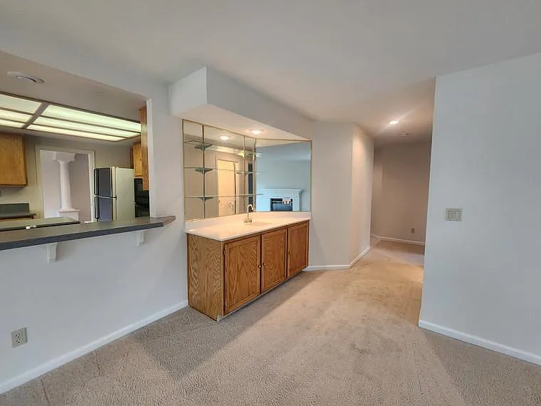 232 Chatham Ter — Photo 10