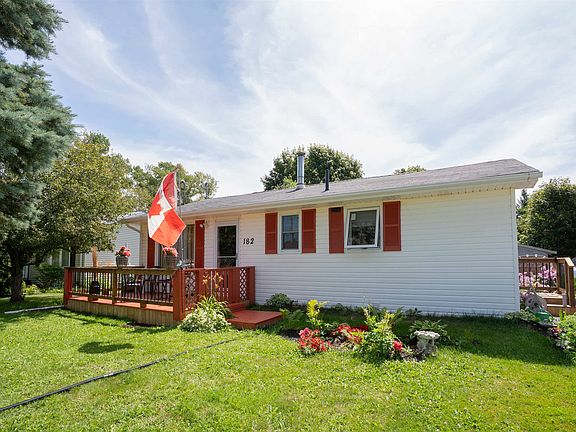 3rd image of 182 Parkwood Cres