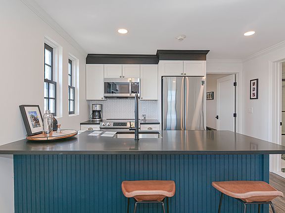 4th image of 319 Main St APT 3