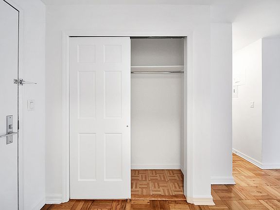 3rd image of 315 W 57th St APT 12G