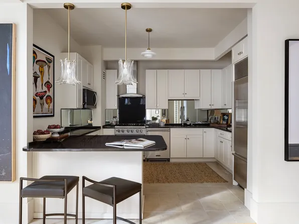 260 West Broadway image 12 of 27