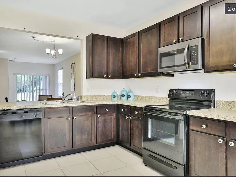 1739 Savannah Ln — Photo 2