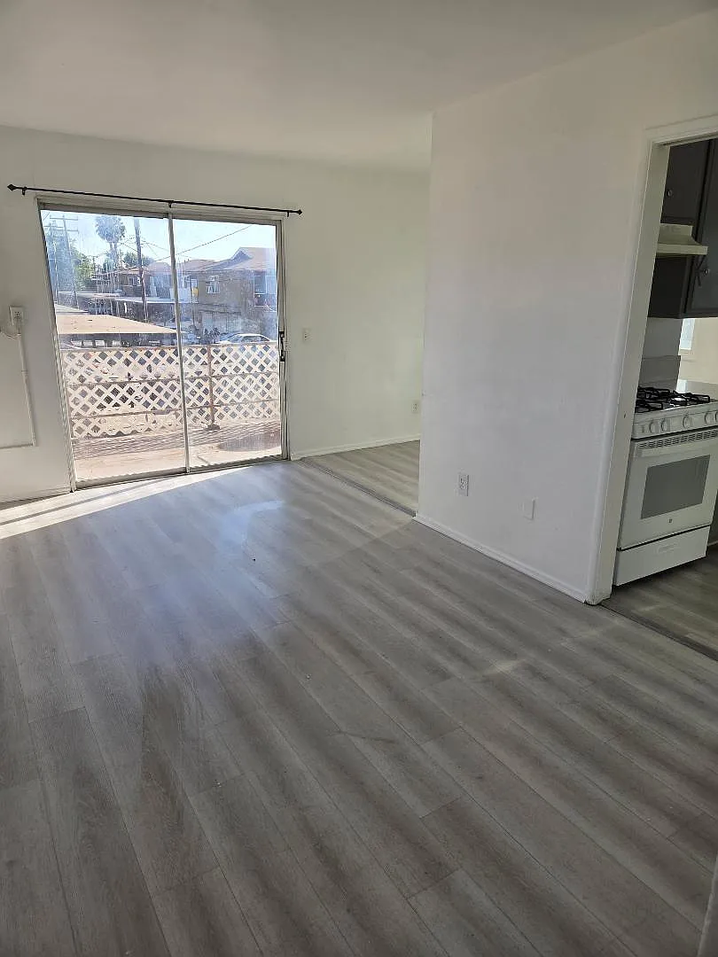 1265 W Devonshire Ave — Photo 4
