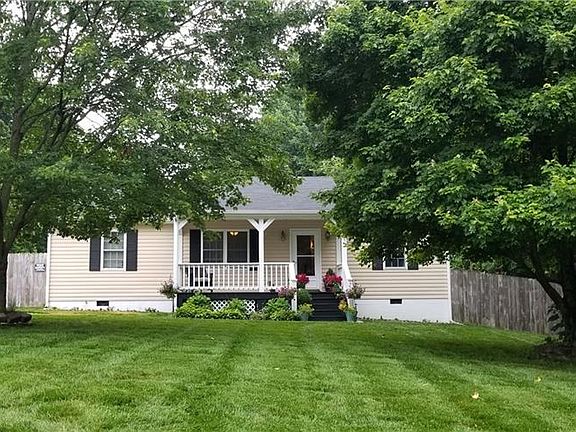 4th image of 204 Barker Ave