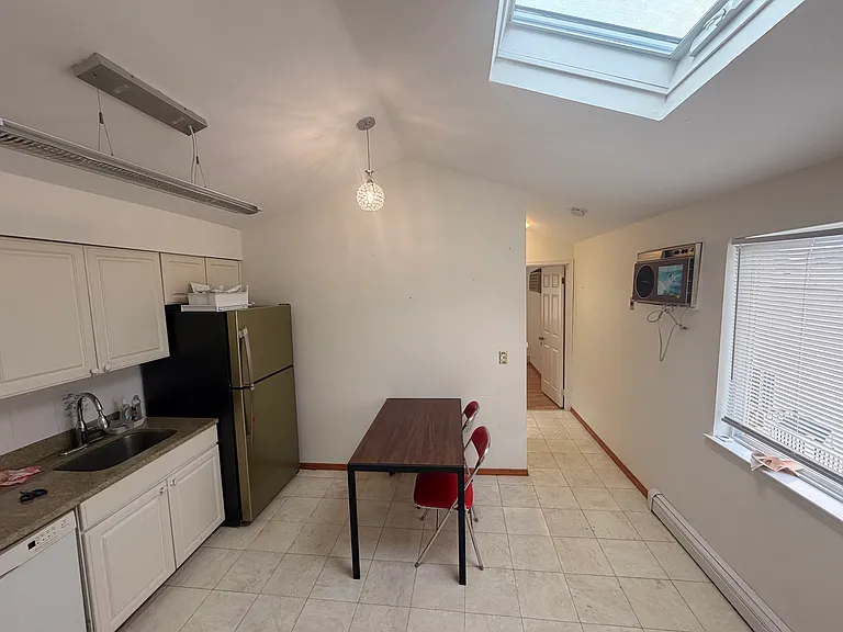 31 Elmtree Ave #2 — Photo 4