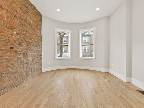 3rd image of 127 Saratoga St #2