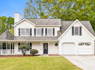 135 Lacey Oak Ln, Loganville, GA 30052