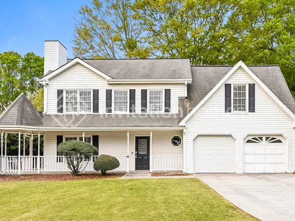 135 Lacey Oak Ln, Loganville, GA 30052