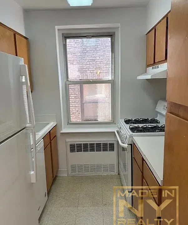 320 W 30th St #7J