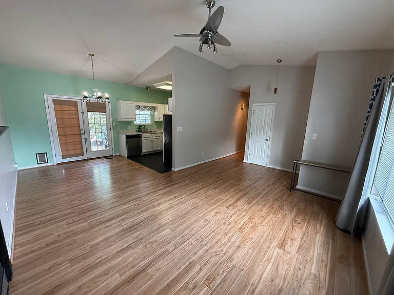 5866 Regency Dr — Photo 4