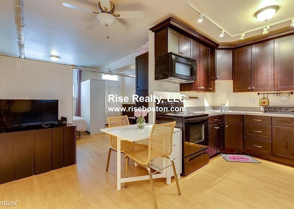 18 Melvin #A Boston - Brighton Unit Photo 1