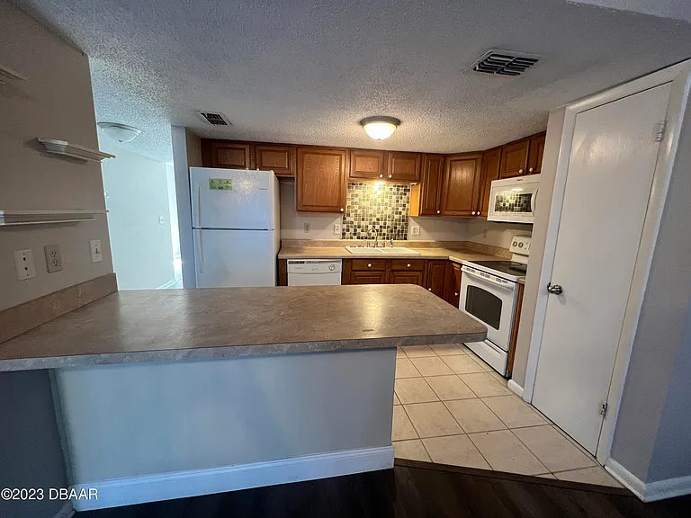 16 Oakwood Park — Photo 6