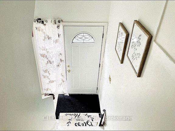 5th image of 8 Horseshoe Ct