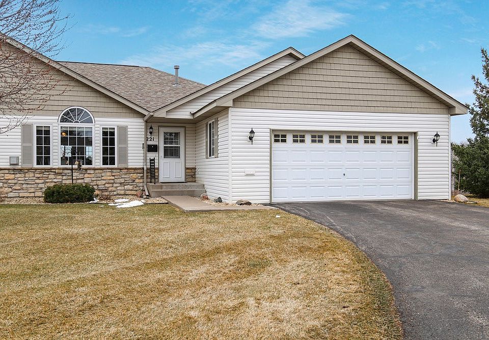 1st image of 221 Bluff Drive