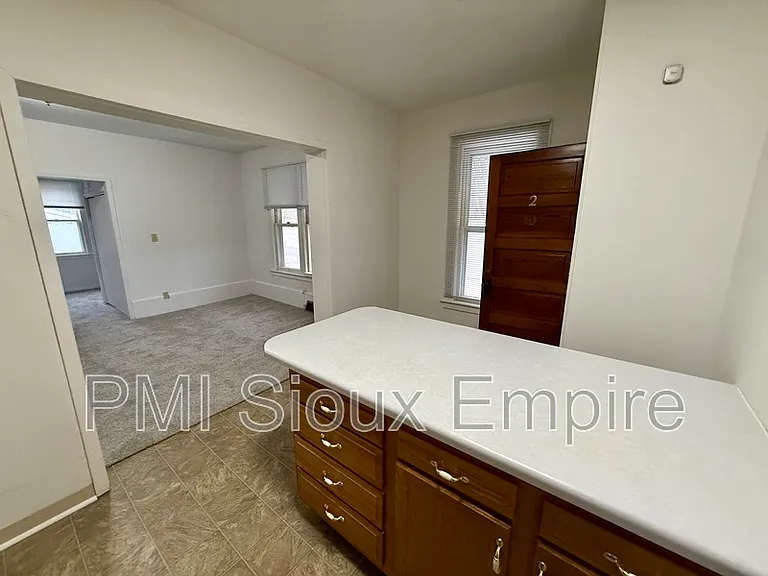 734 W 10th St #2 — Photo 2