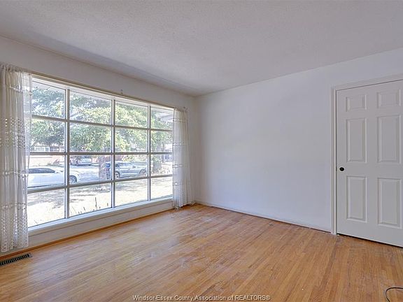 3rd image of 3961 Lennon Ct