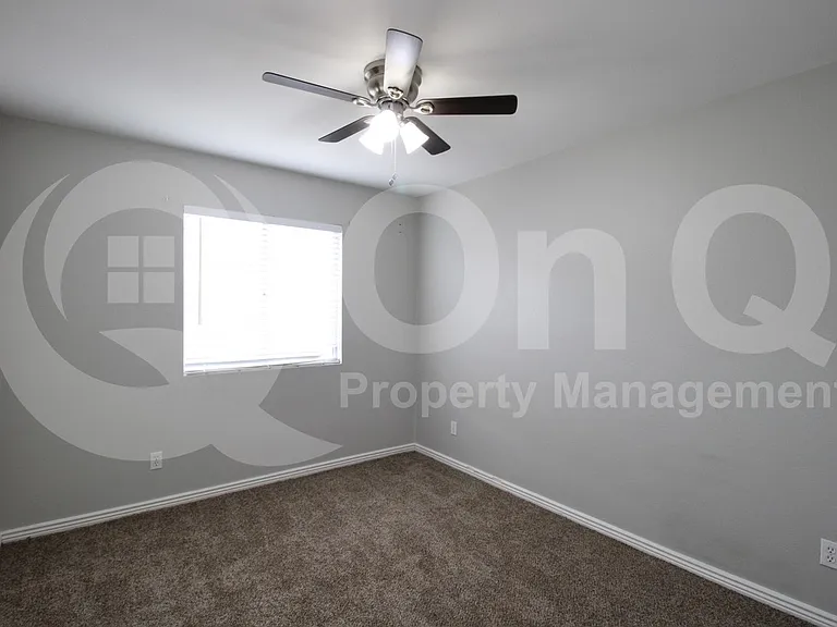 2522 E Don Carlos Ave — Photo 15