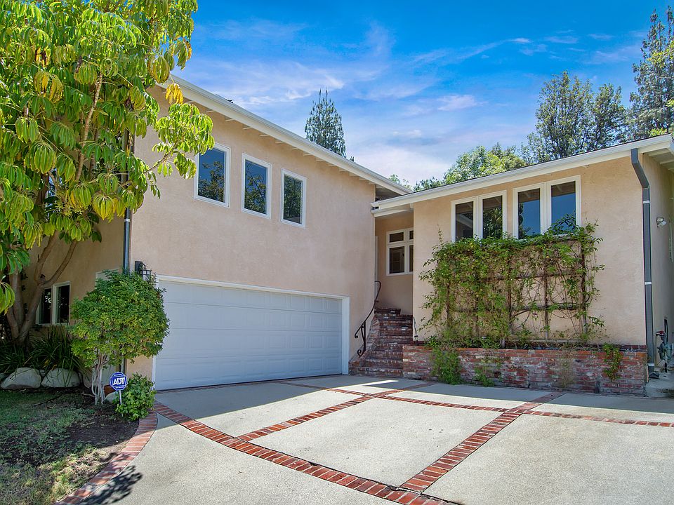 1st image of 21846 De La Luz Ave