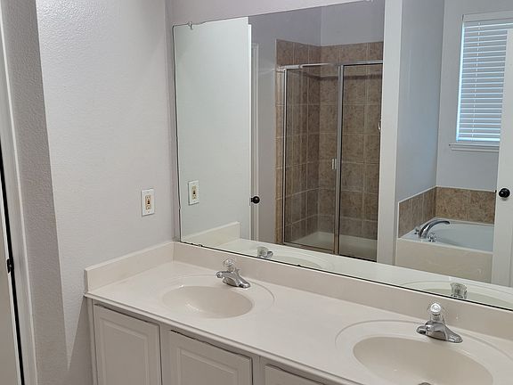 2nd image of 319 Los Altos Dr