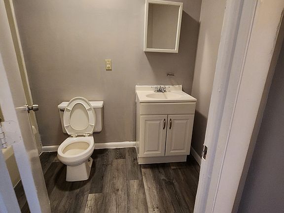 3rd image of 340 Putnam St APT 3C
