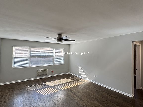 3rd image of 1321 W Sherwin Ave #2OA