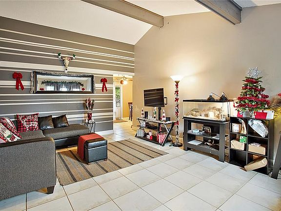 3rd image of 231 E Cedarwood Cir