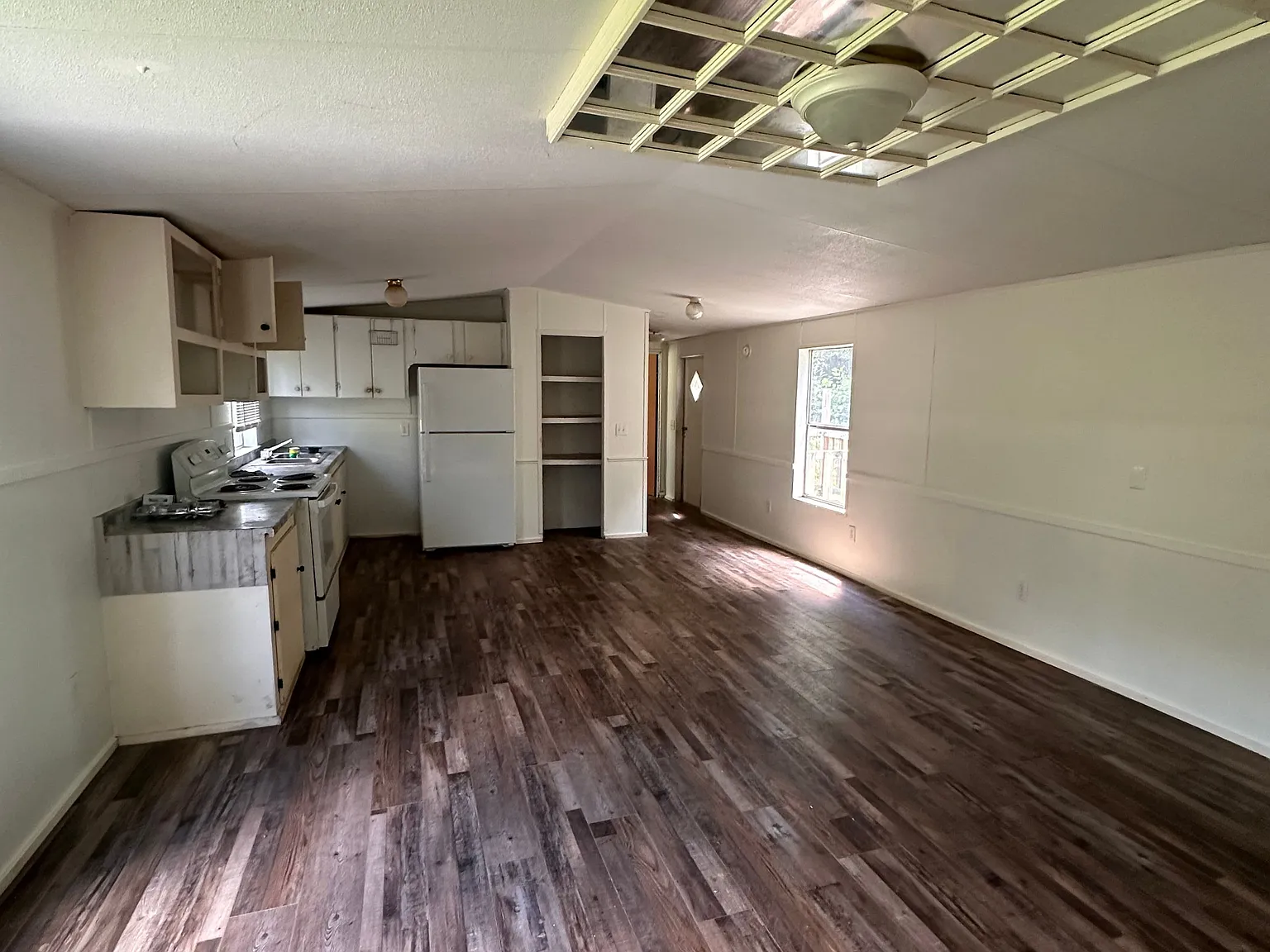 3 bed, 2.0 bath, 1216 sqft, $1,000 — Photo 1