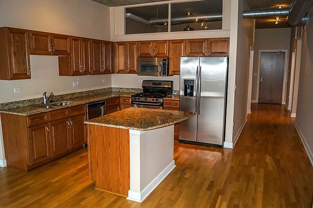 1st image of 1305 S Michigan Ave APT 1302